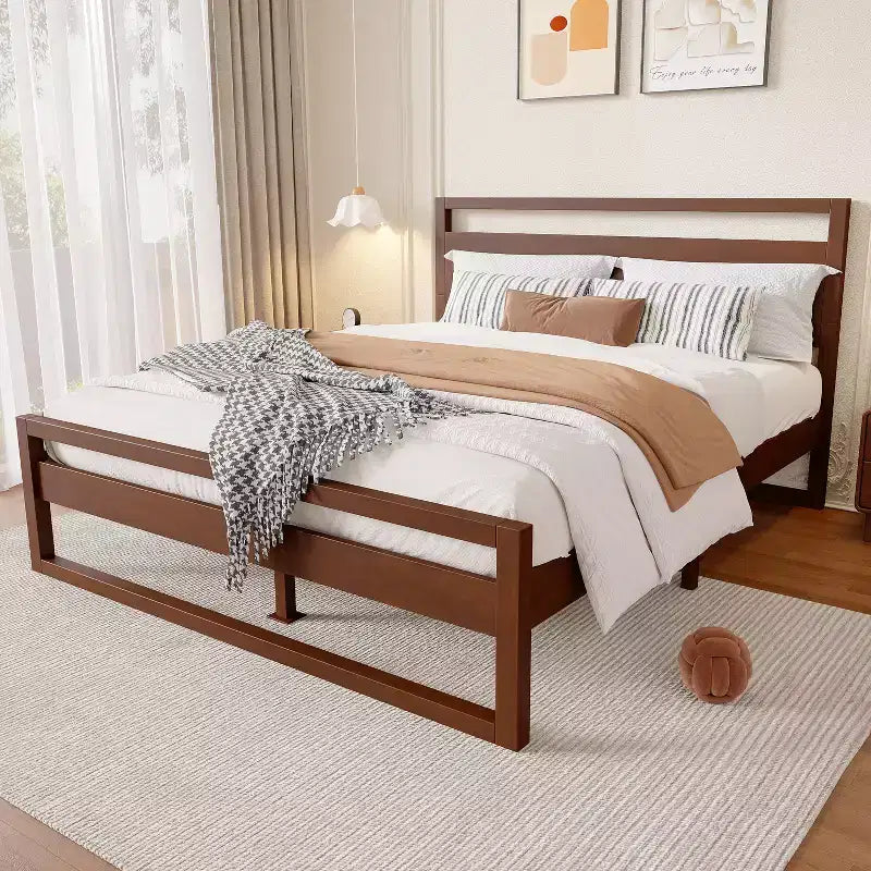 Letto a piattaforma contemporaneo con testiera e pediera aperte