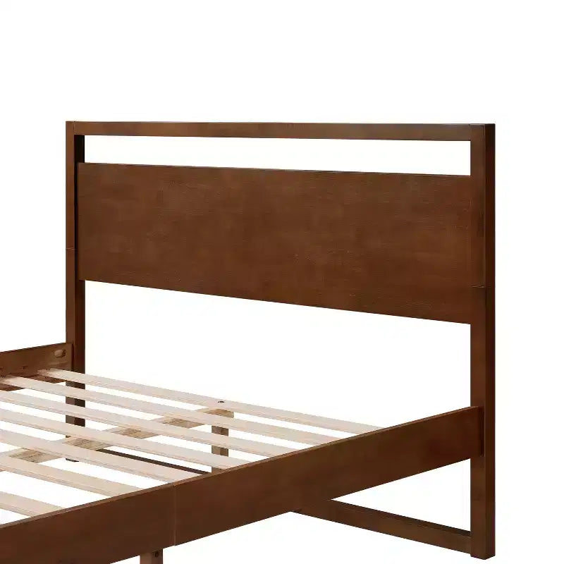Letto a piattaforma contemporaneo con testiera e pediera aperte
