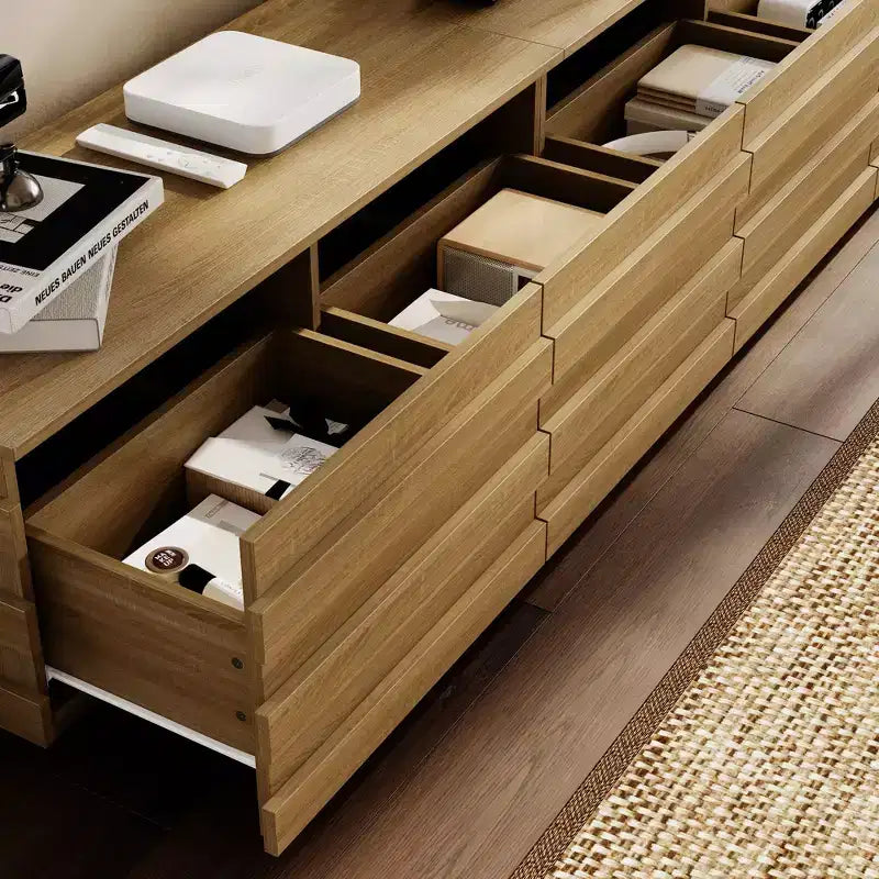 Mobile TV moderno in legno con fasce decorative e cassetti contenitori