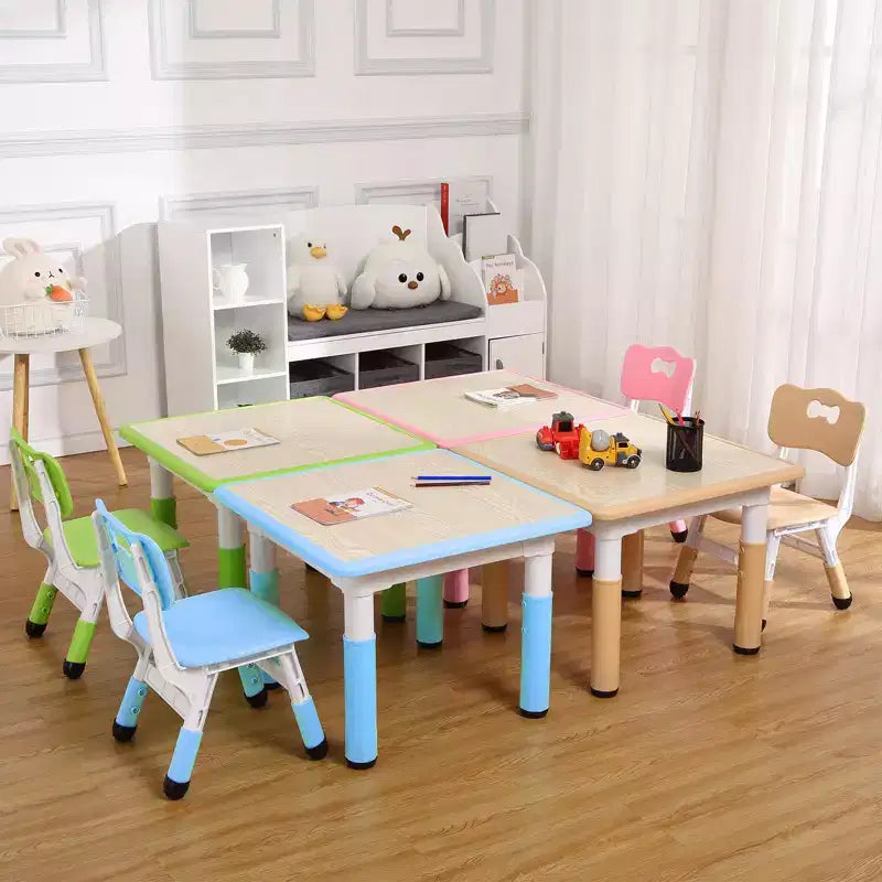 Set Tavolo e 4 Sedie per Bambini con Altezza Regolabile