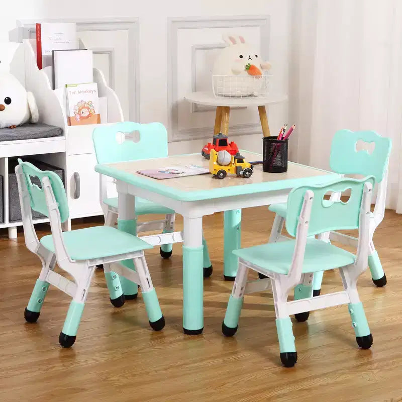 Set Tavolo e 4 Sedie per Bambini con Altezza Regolabile