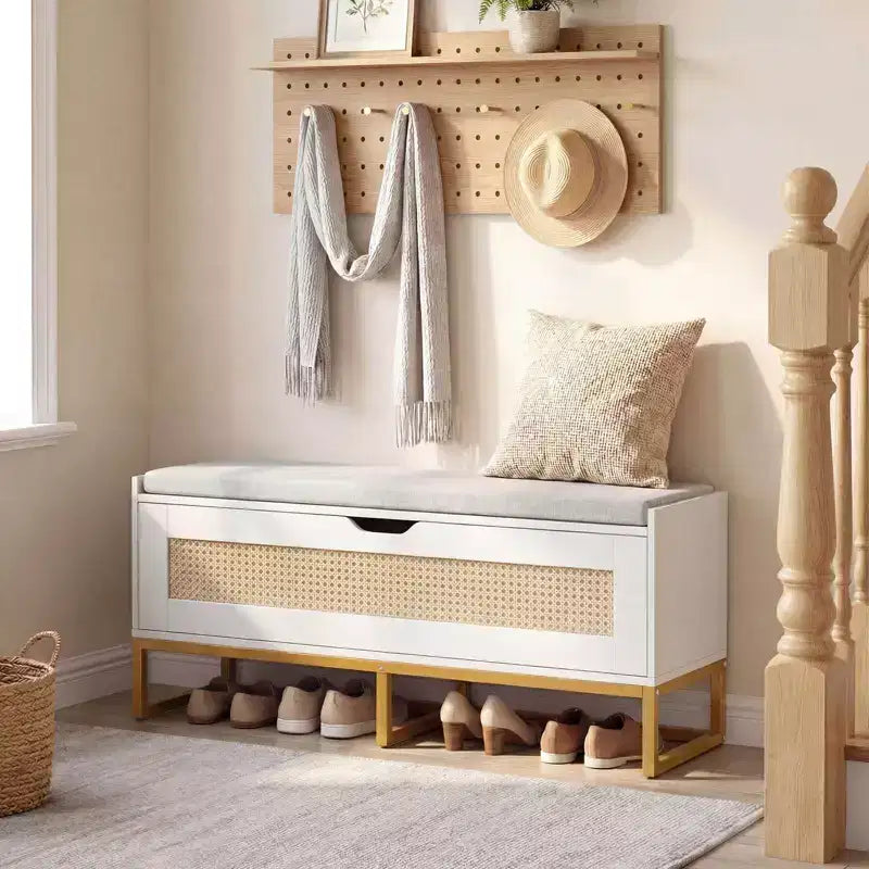 Panca contenitore in rattan da 99 cm con seduta imbottita, coperchio incernierato e cerniere di sicurezza – Oro e Bianco / Marrone