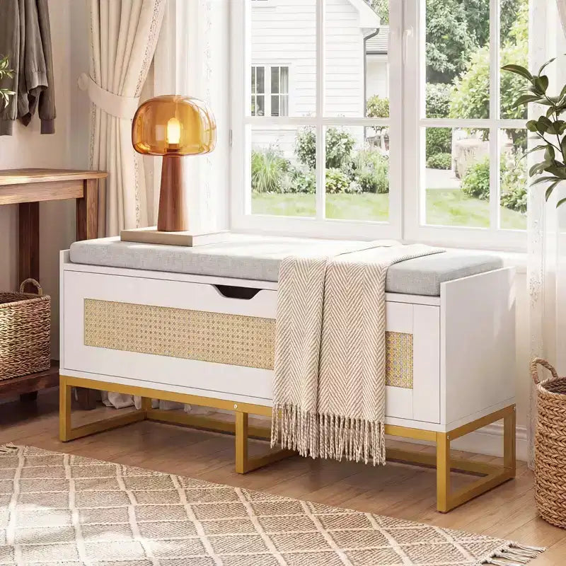 Panca contenitore in rattan da 99 cm con seduta imbottita, coperchio incernierato e cerniere di sicurezza – Oro e Bianco / Marrone