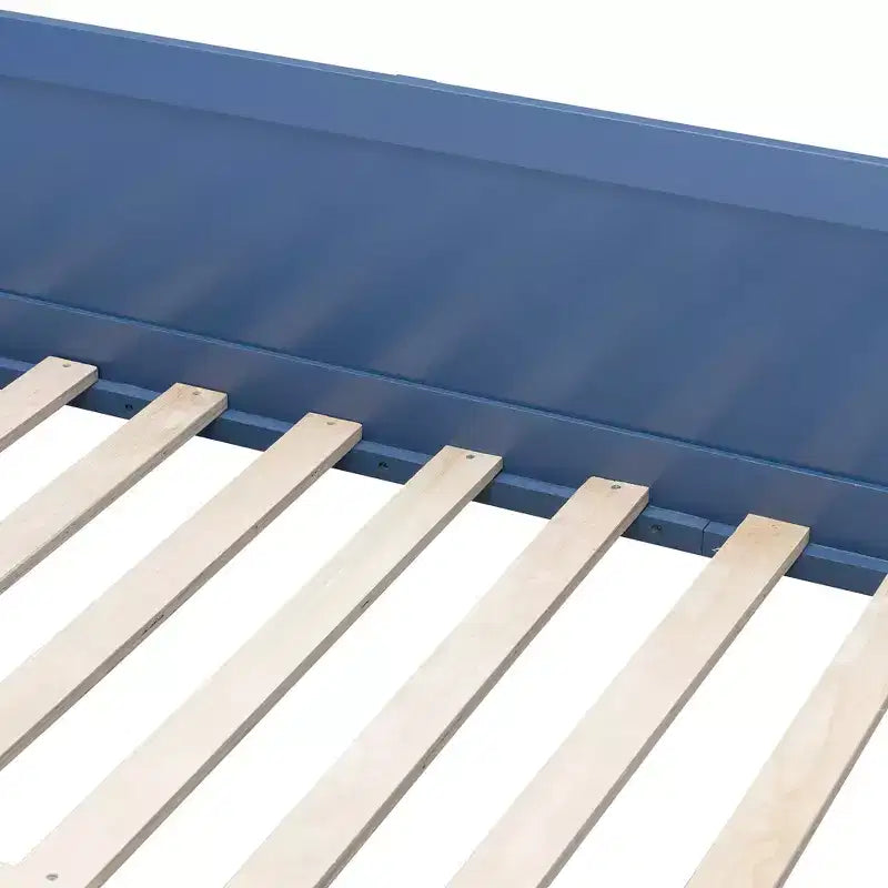 Letto a soppalco matrimoniale in legno con scrivania, mensola portaoggetti, divano convertibile e luce LED