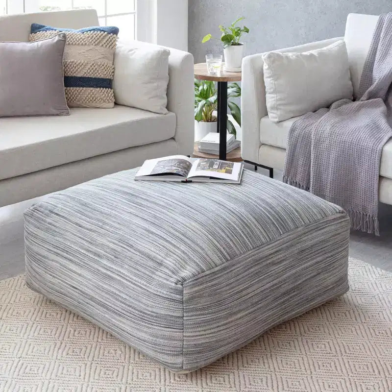 Pouf quadrato in tessuto grigio