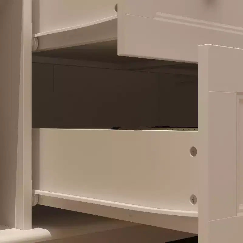 Armadio bianco indipendente in legno con cassetti e aste appendiabiti
